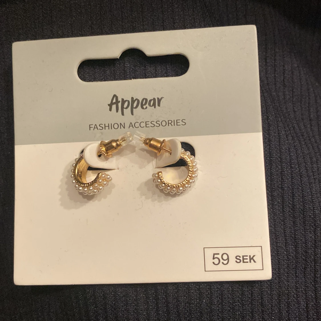 Guldörhängen med pärlor från Appear