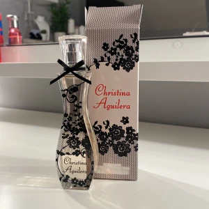 Christina Aguilera parfym.  - Säljer min nya helt oanvända Christina Aguilera parfym i sin förpackning. 50ml💖
