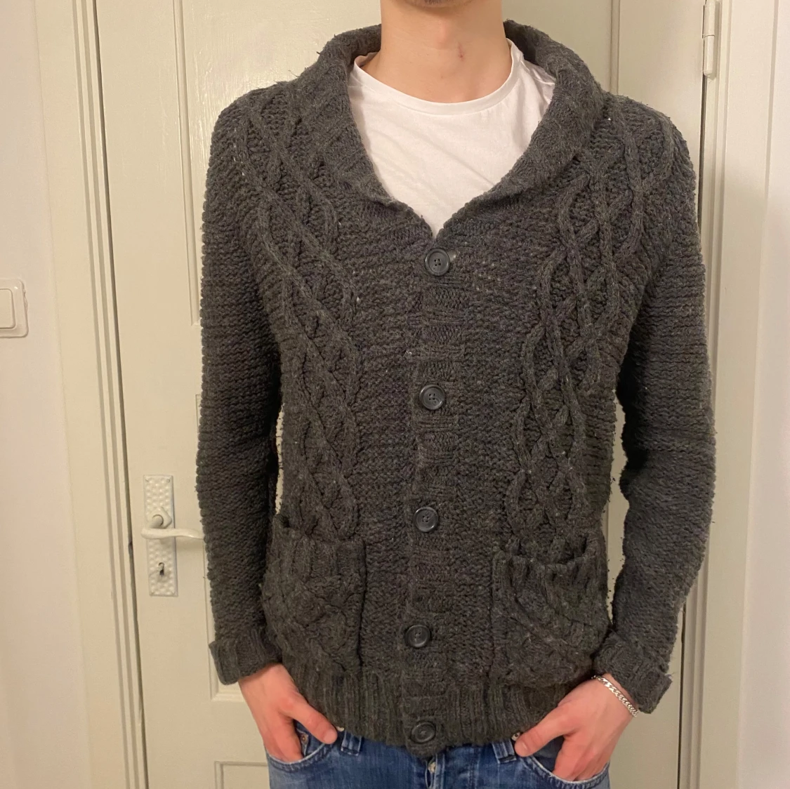 Grå stickad kofta - 1