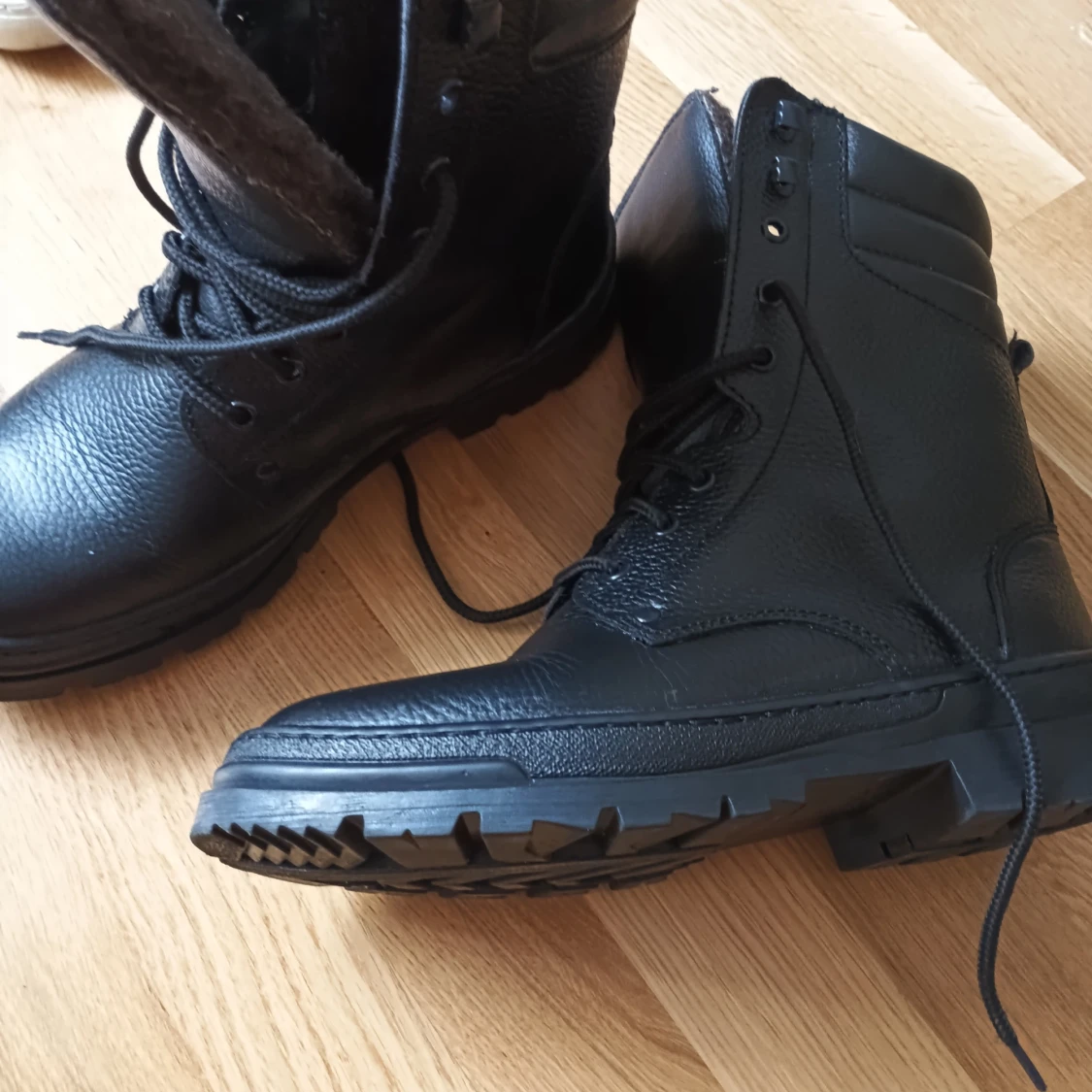 Svarta vinterkängor med foder - 1