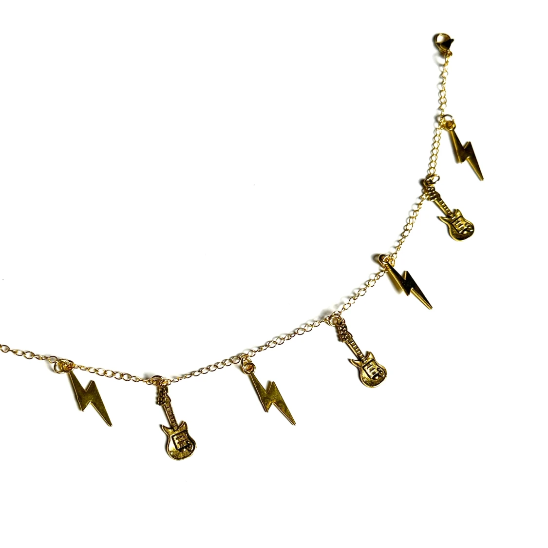 Guldfärgat accessoarsmycke 