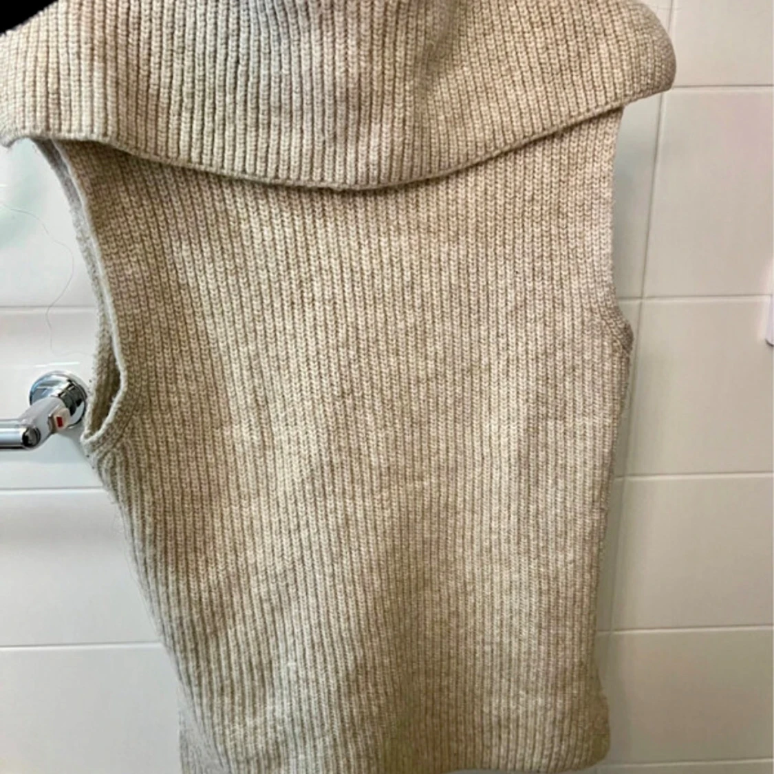 Beige stickad väst - 2