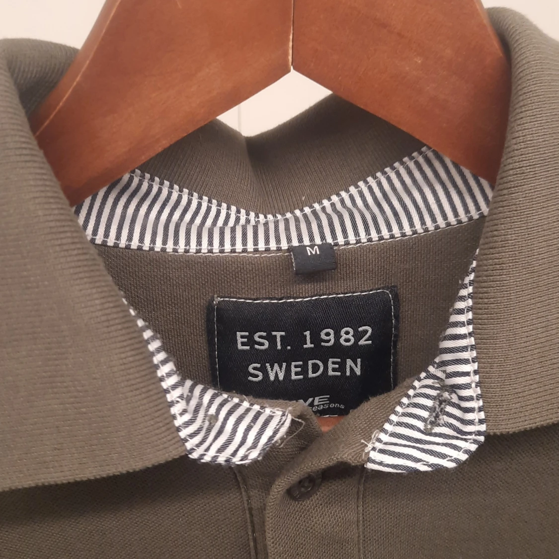 Olivgrön pikétröja från Est. 1982 Sweden - 1