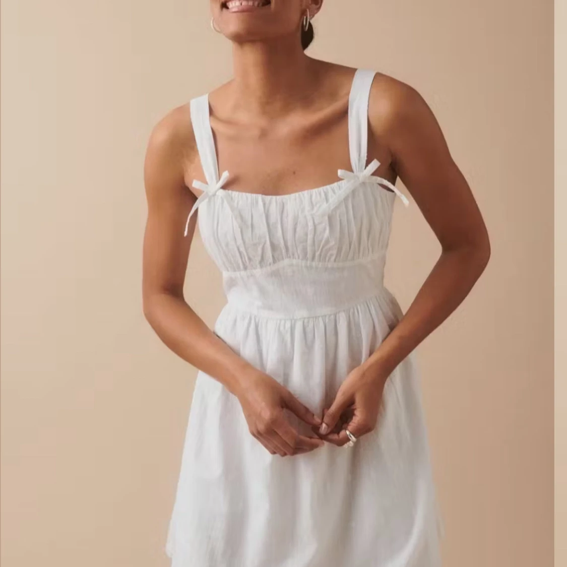 Slutsåld vit klänning - 1