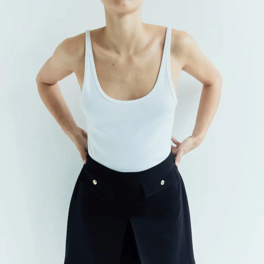 Marinblå kjol med knappar - 1