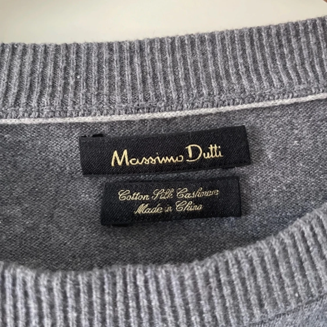 Grå tröja från Massimo Dutti - 1