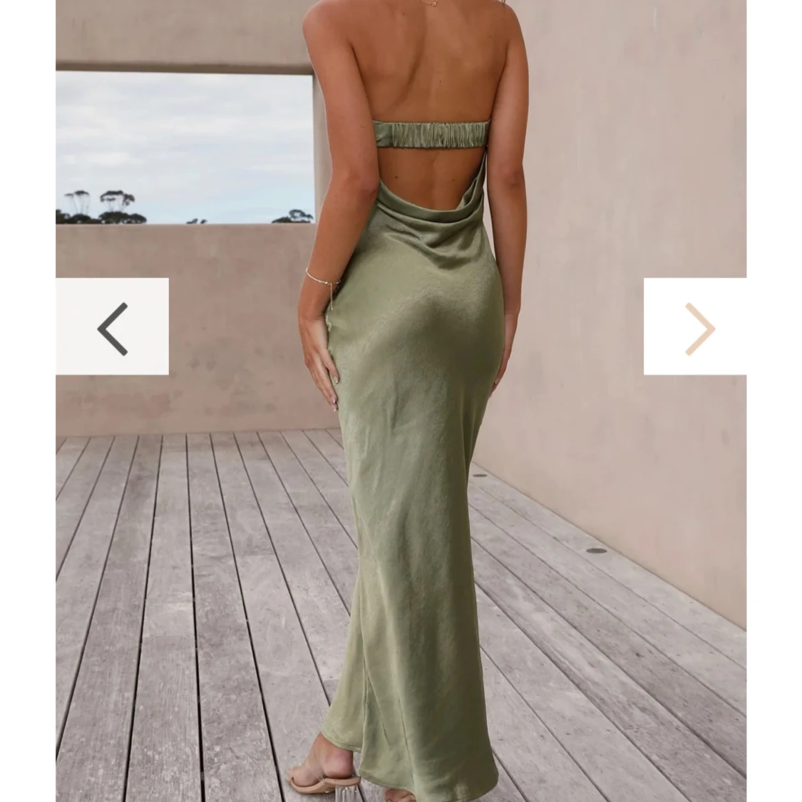 Olivgrön axelbandslös långklänning från Billy J - 1