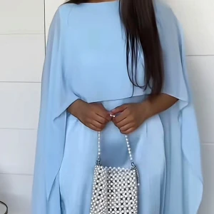 Abaya - Säljer denna otroliga fina abayan som var för stor för mig. Köpt från jeans industri med prislappen kvar. Passar en xs-s