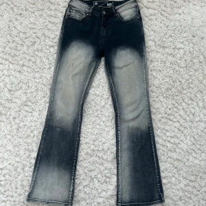 Unika jeans - Snygga svart tvättade  bootcut jeans från Black Premium i strl w27 l32, as coola och unika och även slutsålda 🥰🥰 