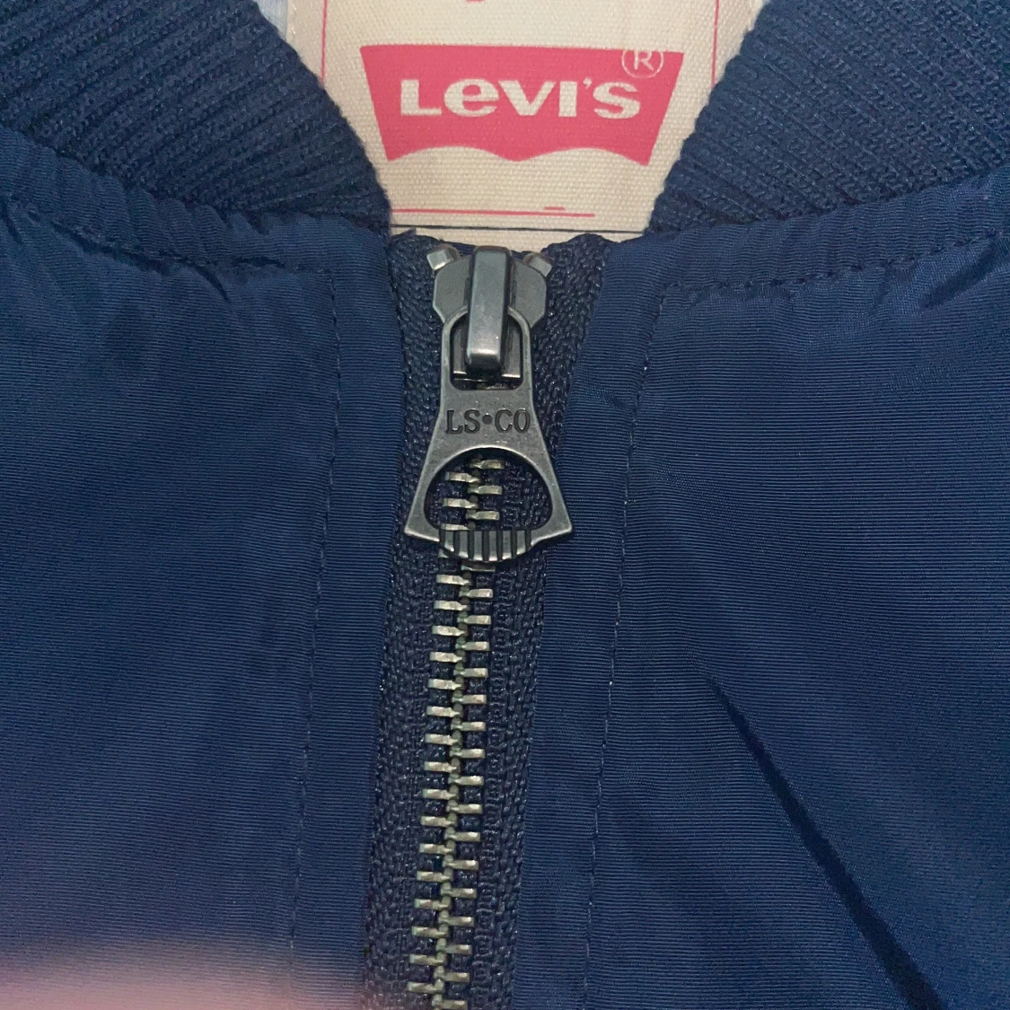 Blå bomberjacka från Levi's - 4