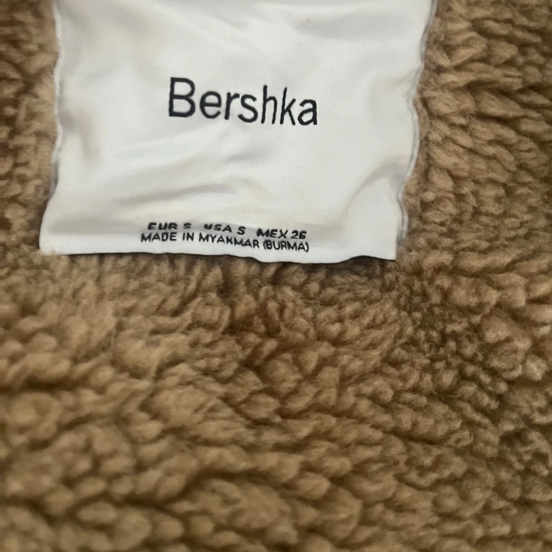 Brun jacka med foder från Bershka - 2