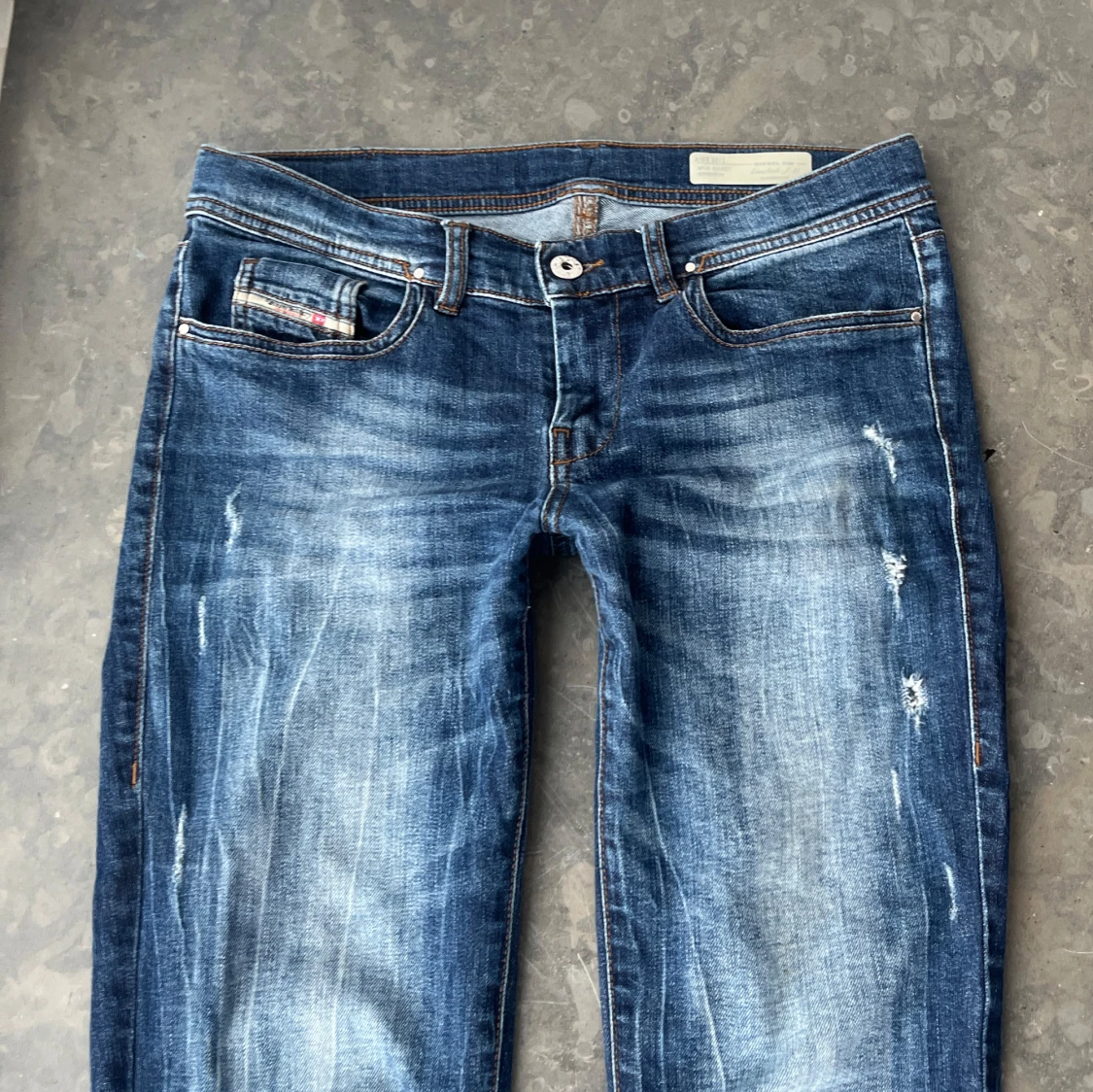 Disel bootcut jeans med slitningar  - 2