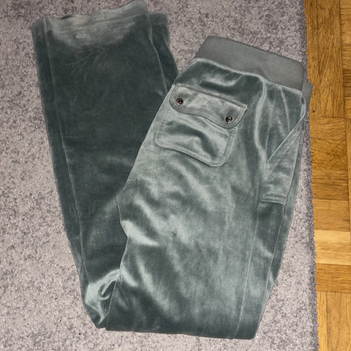 Gröna velourbyxor från Juicy Couture