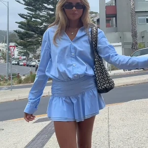 Klänning - Aldrig använd. Passade inte på mig, första bilden lånad