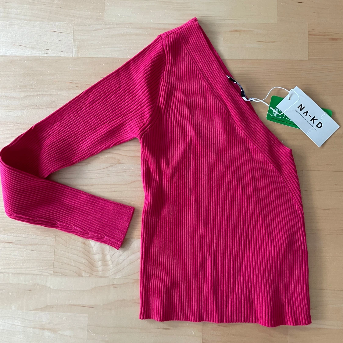 Röd ribbad topp från NA-KD M oanvänd  - 4