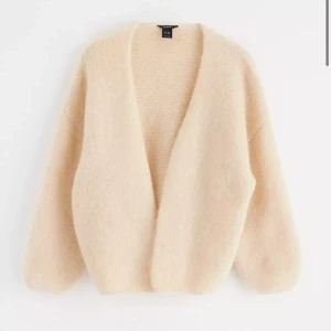 Beige kofta från H&M - Lindex kofta skriv för egna bilder