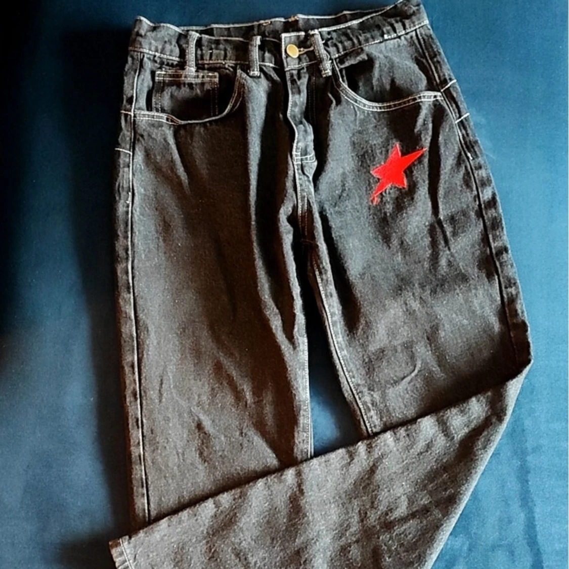 Svarta jeans med broderad design - 3