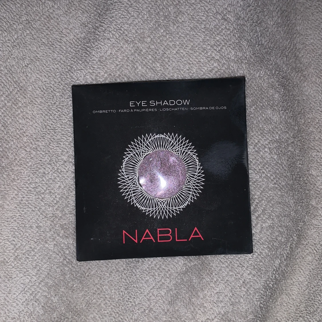 Lila ögonskugga från Nabla