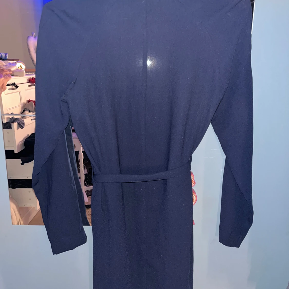 Mörkblå kappa med bälte - 3