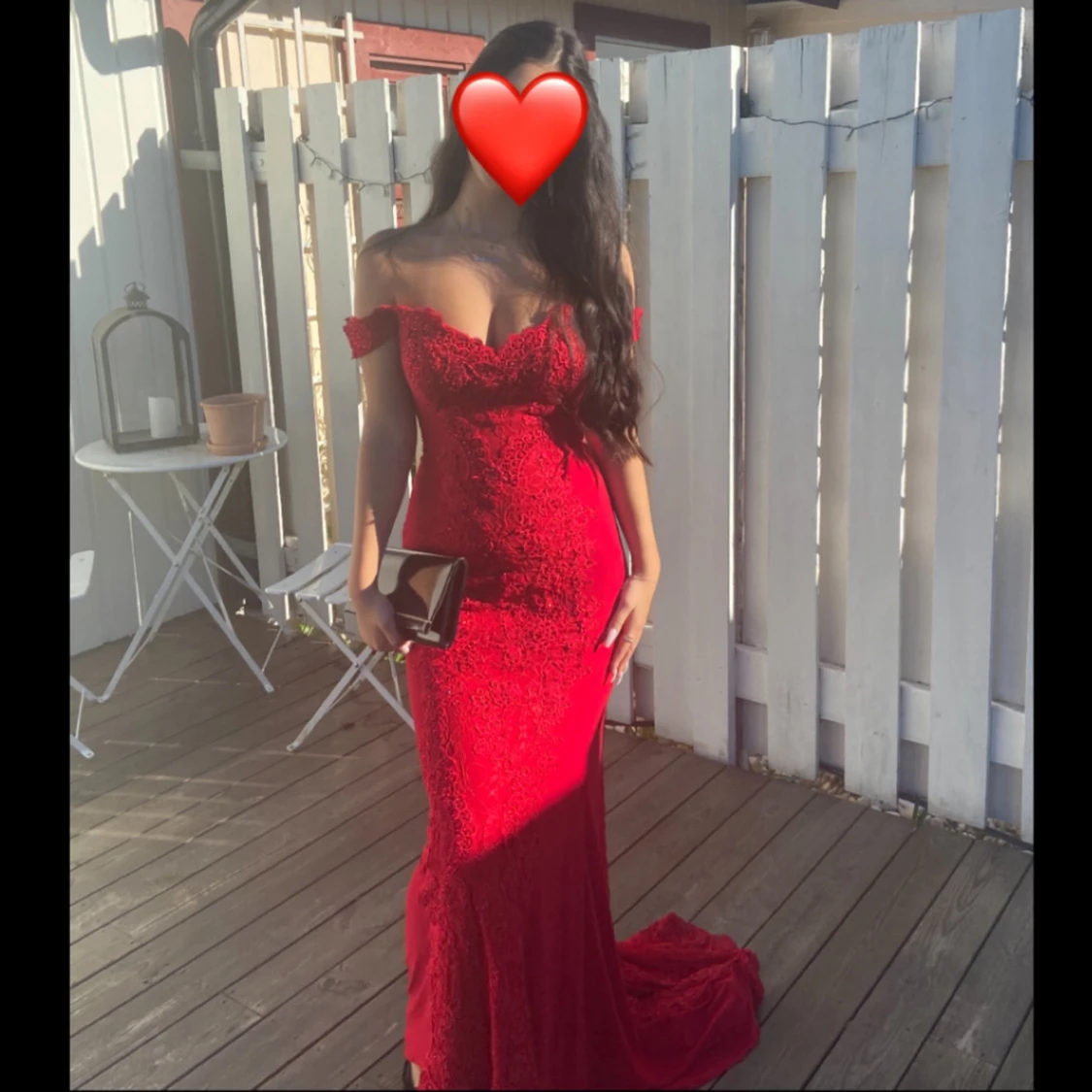 Röd spetsklänning