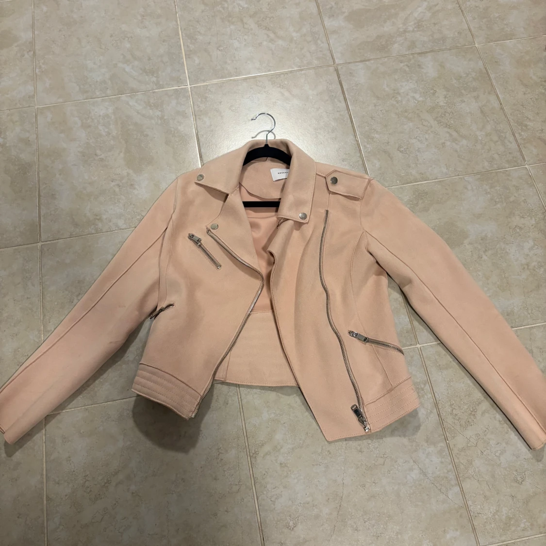 Rosa bikerjacka från Reserved