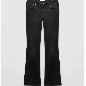 Lågmidjade zara jeans - Snygga lågmidjade jeans från zara som inte kommer till användning:)