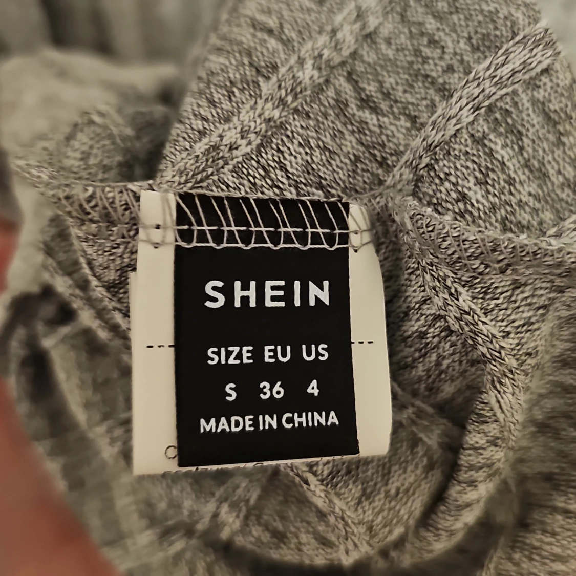 Grå ribbad klänning från Shein - 2