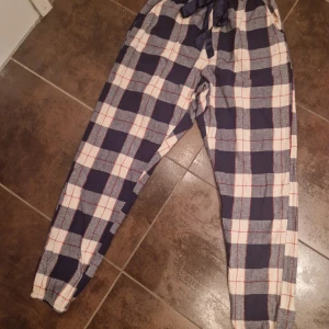 Pyamasbyxor från Hunkemöller.  - Sköna och snygga pyamasbyxor från Hunkemöller i stl. S. 