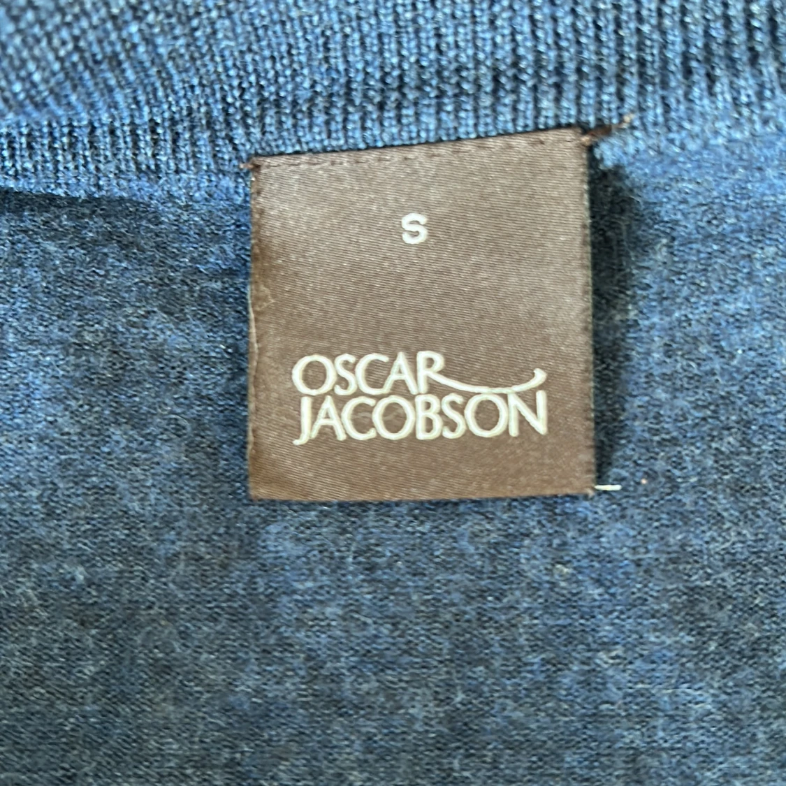 Mörkblå tröja från Oscar Jacobsson  - 1