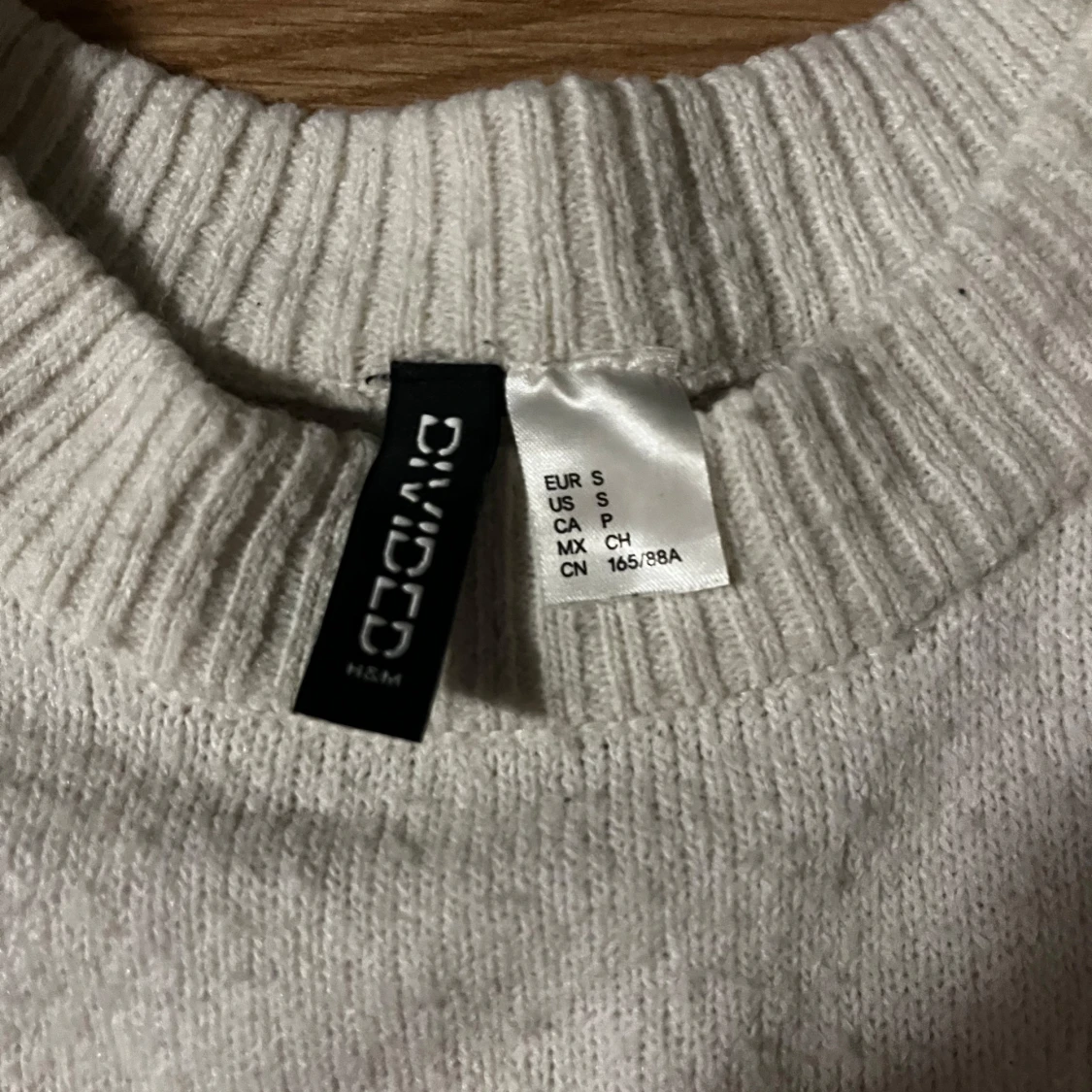 Vit stickad tröja från Divided - 1