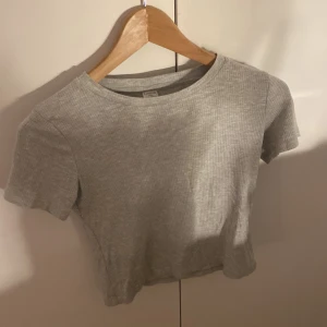 T-Shirt - Bra skick, använd sällan. Storlek 134-140.