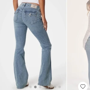True Religion Bootcut Jeans - Snygga ljusblå bootcut jeans från True Religion, ändats andvända 2 gånger köpta för 1350kr