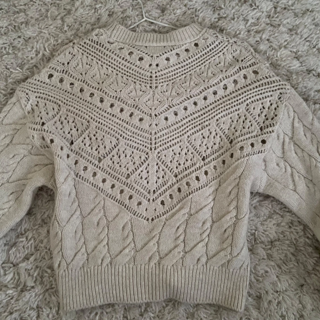 Beige stickad tröja från Mango  - 3