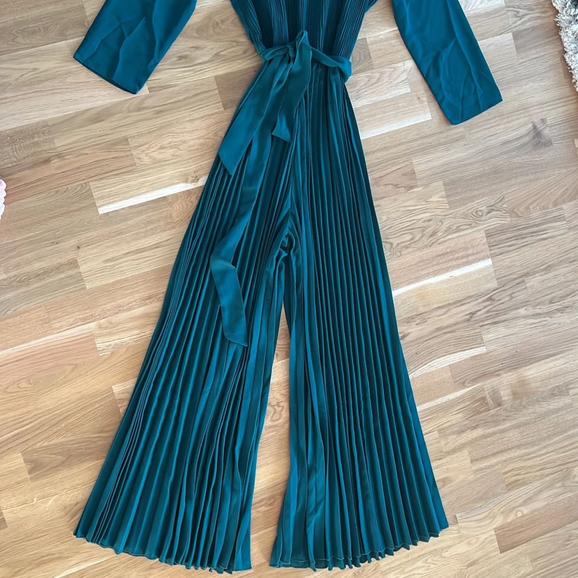 Grön plisserad jumpsuit - 2