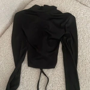 Tränings Tröja - Öppen i ryggen o sitter bekvämt.