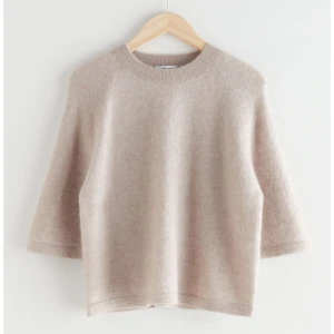 & other stories tröja  - en superfin stickad t-shirt från & other stories. knappt använd, skriv för fler bilder 💞pris kan diskuteras!