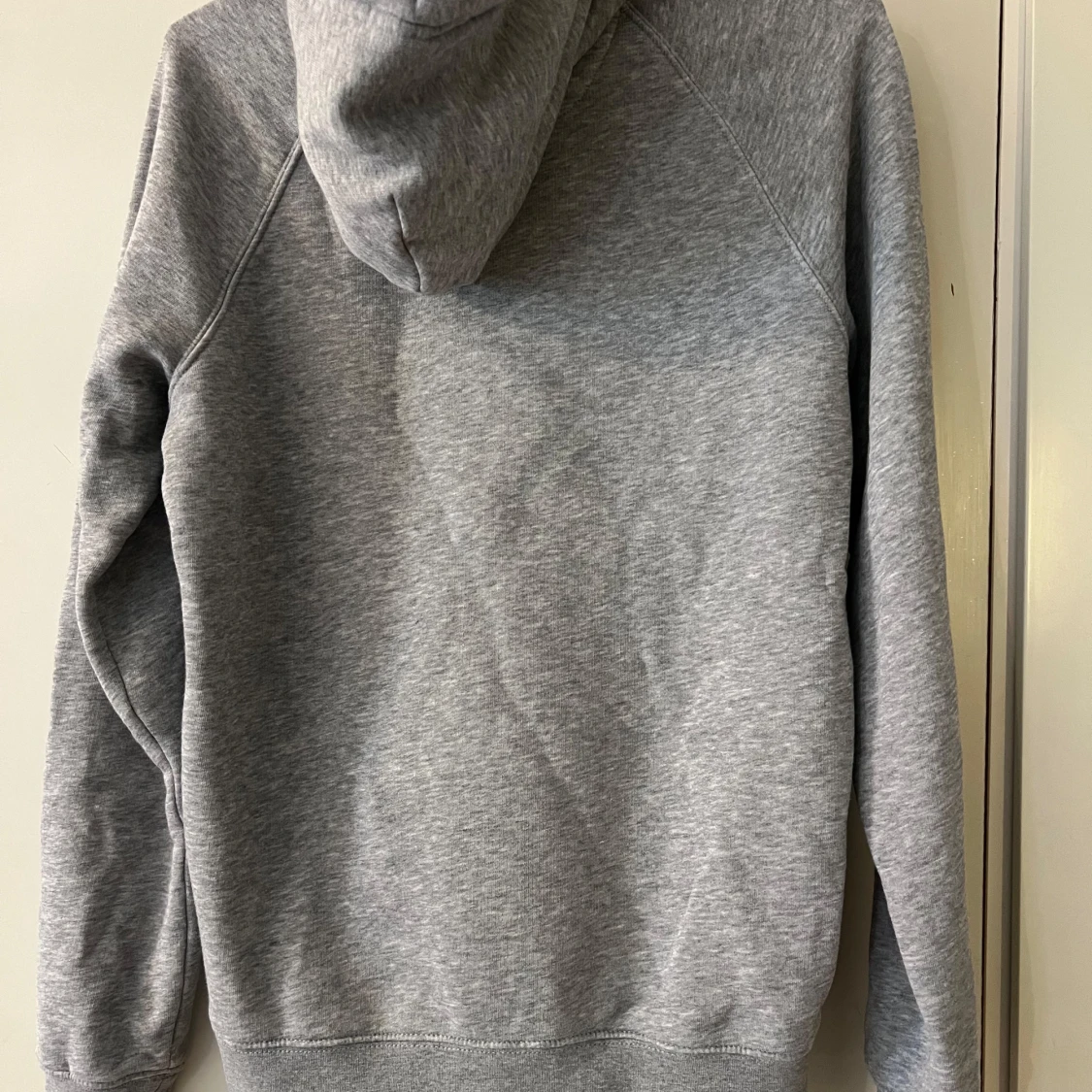 Grå hoodie från GANT - 90