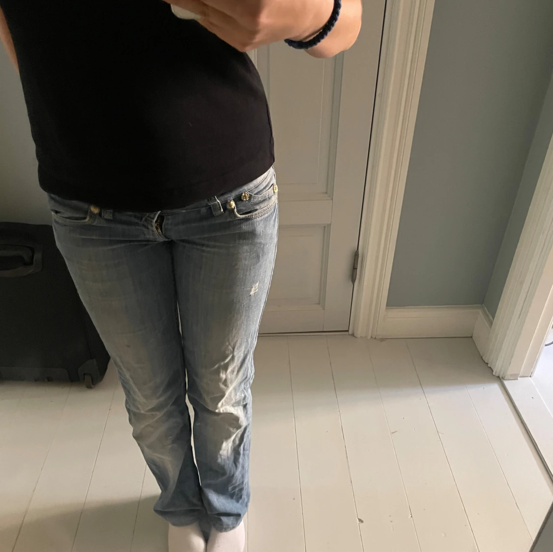 Väldigt lågmidjade bootcut byxor 