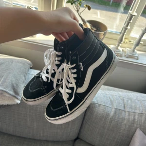 Vans SK8HI - Vans skor modell SK8HI, som tyvärr är för små