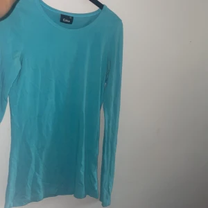 Blå sweatshirt - Bra skick knappast använd