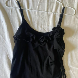 Festlinne  - Säljer linne med detalj från Shein