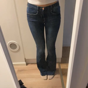 Low waist bootcut jeans - Så snygga low rise jeans💗 i strl 36 men stretchiga så passar även 38
