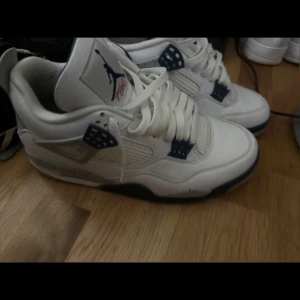 Jordan 4 midnight navy - Nyare skick inte använd mer än 10 gånger