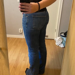 Blå jeans - Jätte fina blåa jeans, säljer då jag har många andra mörkblå jeans så dessa används inte lika mycket som de andra. Pris kan diskuteras. 