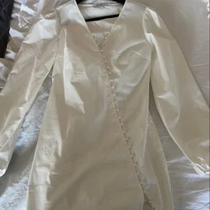 Oanvänd klänning  - En oanvänd klänning från nakd 