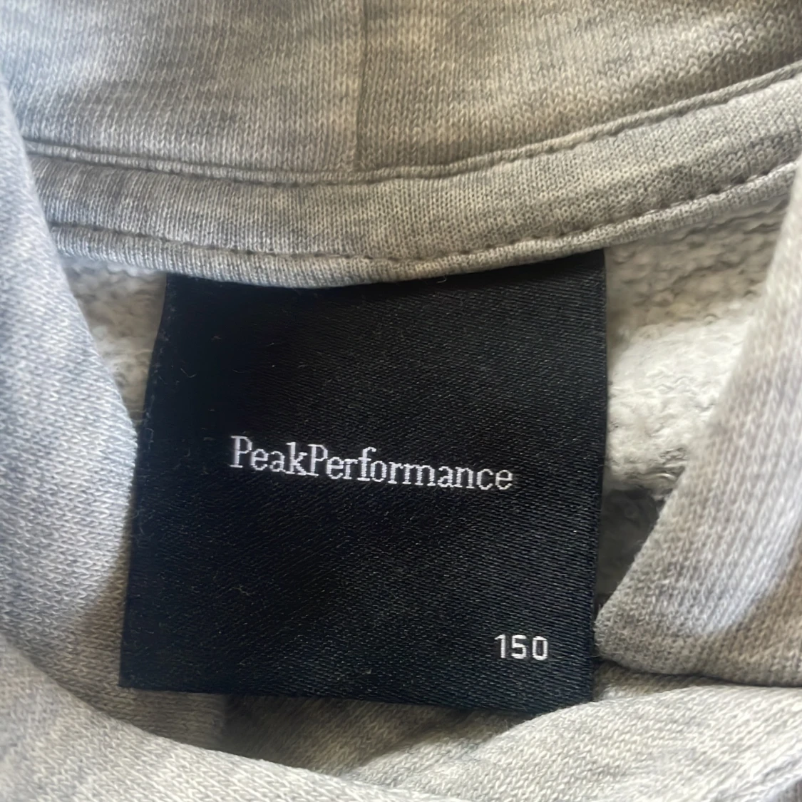 Grå hoodie från Peak Performance - 91