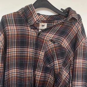 Lee Rutig Skjorta - sparsamt använd 
