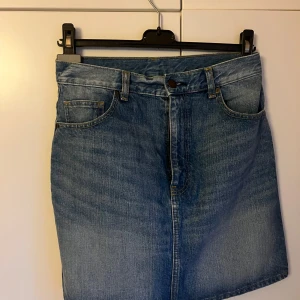 Jeans kjol  - Säljer denna jeans kjol, köp gärna med köp nu❤️