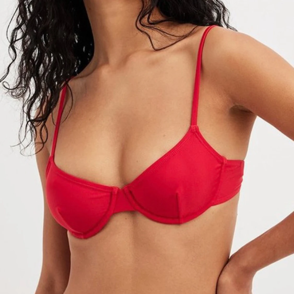 Röd bikiniöverdel
