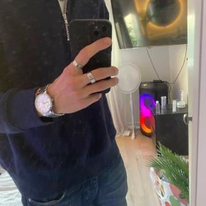 Halfzip - I väldigt bra skick då den inte används så mke, den är i storlek S men väldigt stor i storleken